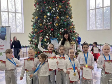 Танцевальный коллектив «Крылья» блестяще выступил на Международный конкурс «Лига звезд» и завоевал сразу три Гран-при!